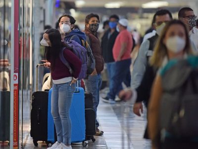 Personas en EU totalmente vacunadas pueden dejar de usar cubrebocas