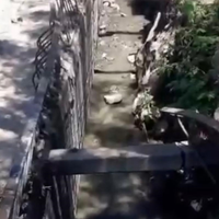 Alerta en Villa del Parque: aguas servidas y olores nauseabundos inundan la zona