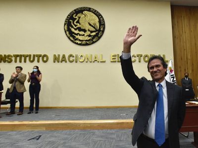 Edmundo Jacobo debe apegarse al "Plan B", advierte Morena