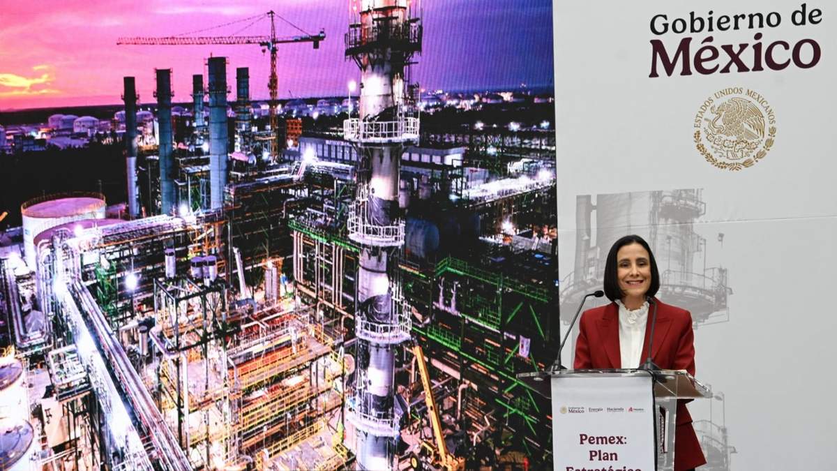 Luz Elena González en la presentación del Plan Estratégico de Pemex