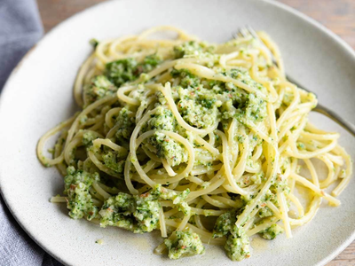 Rico y diferente: hacé este pesto de zuchinis y llevá tus fideos a otro nivel