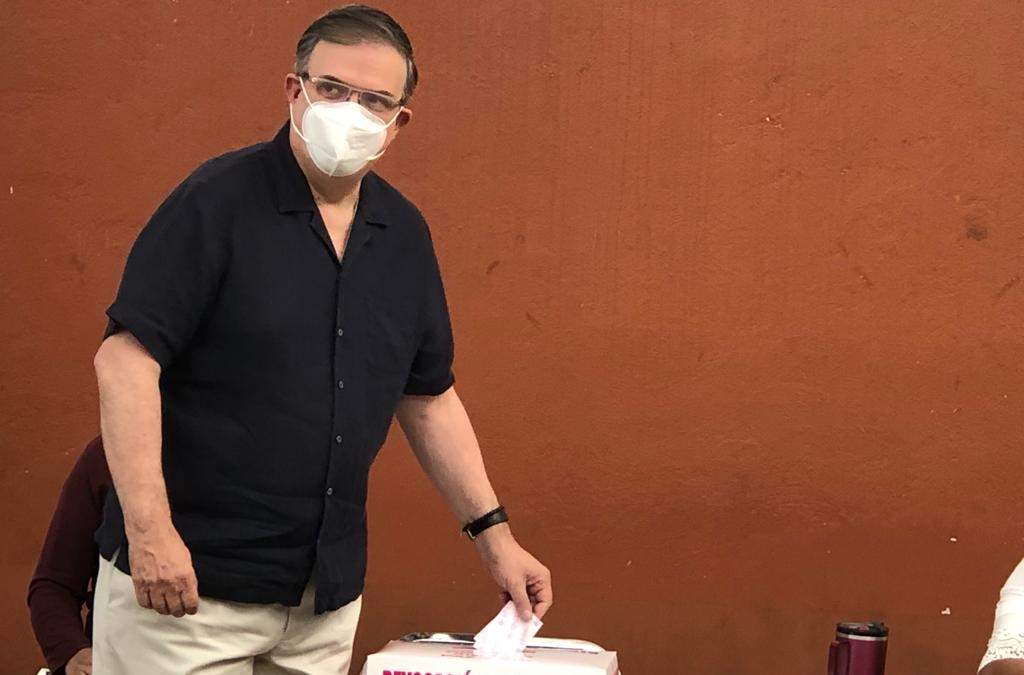 El canciller al momento de emitir su voto