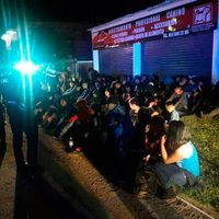 Localizan a 79 indocumentados dentro de un camión en Oaxaca
