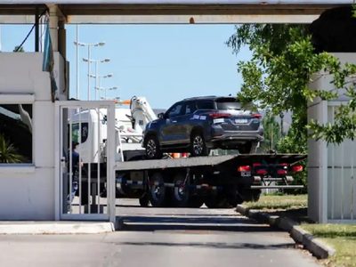Allanaron la casa de Gloria Ruiz y le secuestraron una camioneta