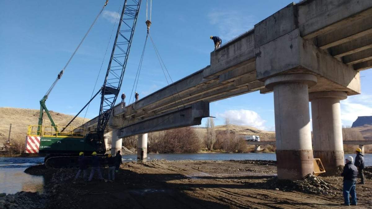 El montaje de la estructura principal del puente de La Rinconada. Fuente: (Vialidad nacional)