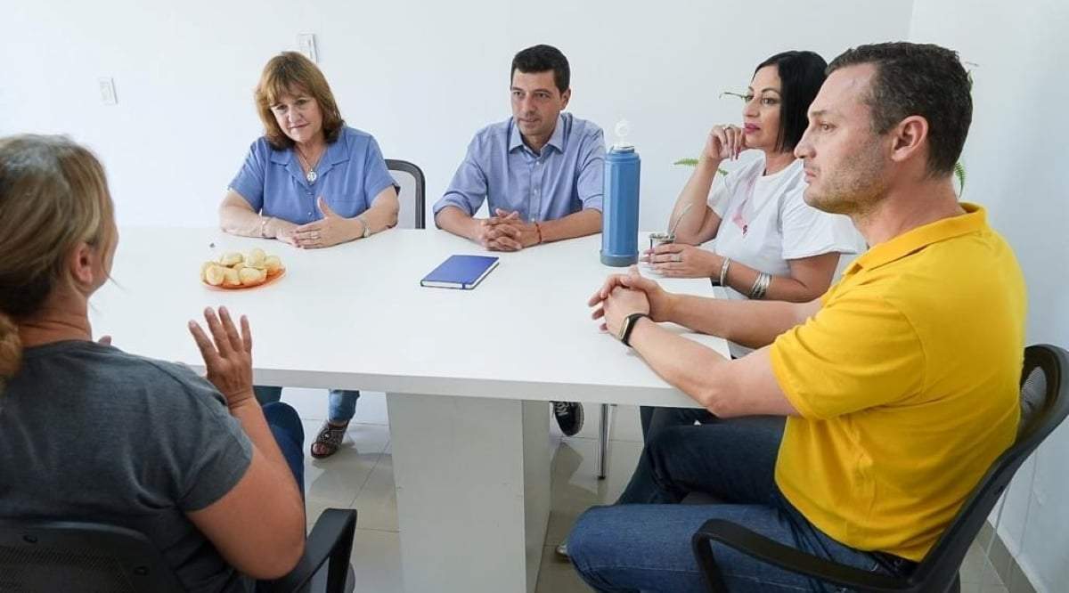 Reunión con docentes. Fuente: (Twitter)