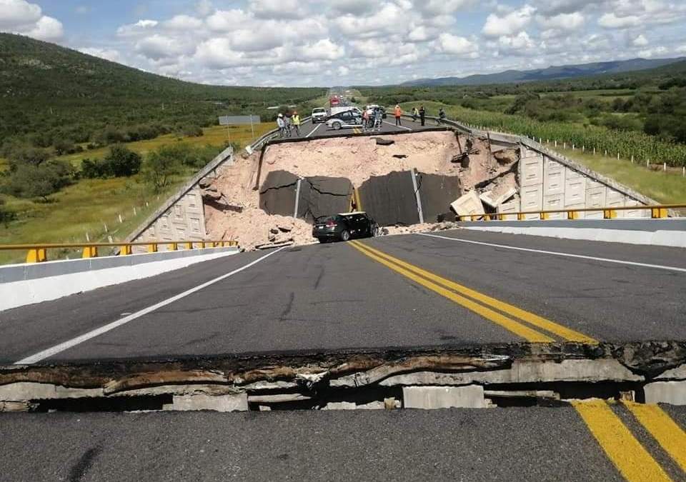 Colapso del puente vehicular elevado
