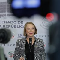 Castillo fija agenda legislativa del Senado; tratarán paquete económico y reforma contra extorsión