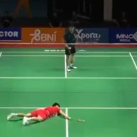 Zhang Zhijie, jugador de bádminton de 17 años, murió en pleno partido
