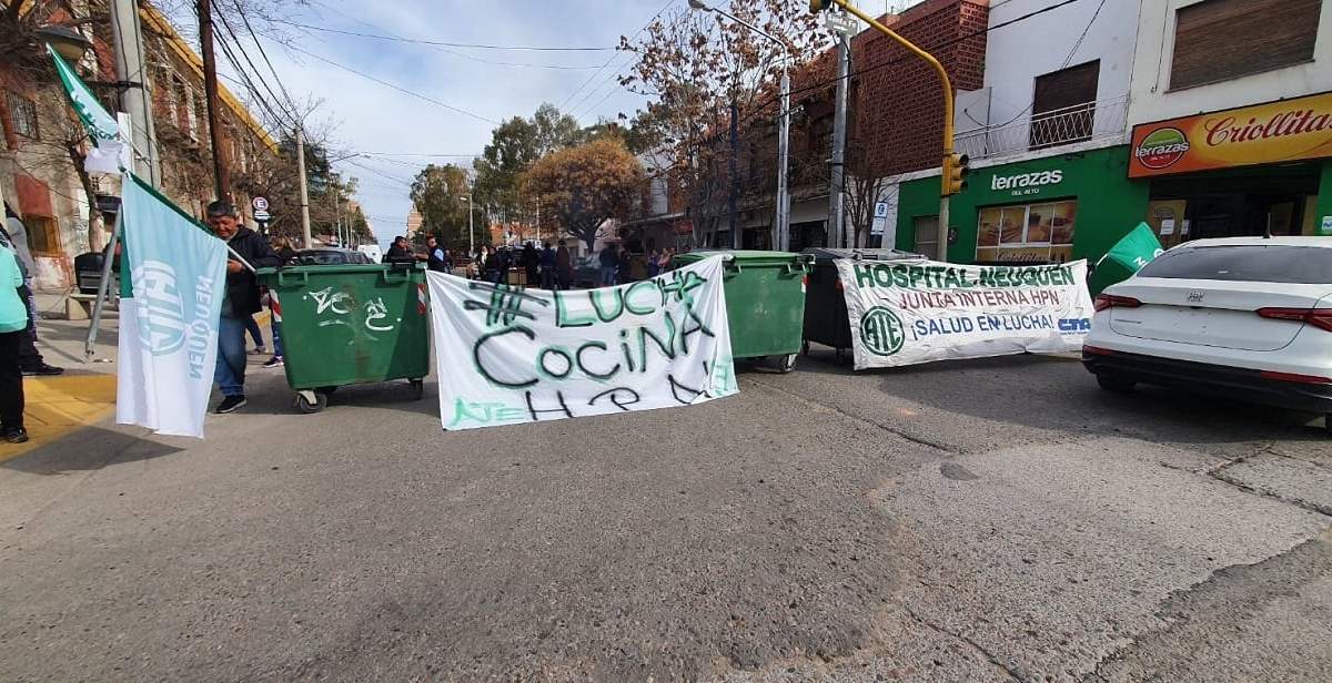 ATE Salud cortó la calle frente al hospital. Fuente: (Javier Manzano)