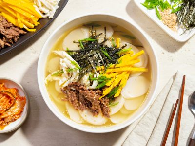 Tteokguk: la sopa coreana que tenés que preparar para atraer la buena suerte