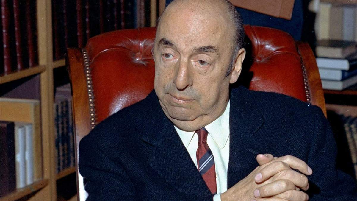 El poeta chileno y Nobel de Literatura Pablo Neruda en París en octubre de 1971