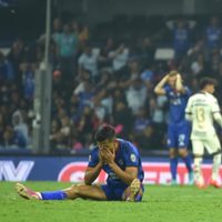 Pumas golea 4-1 a Cruz Azul en el Estadio Azteca