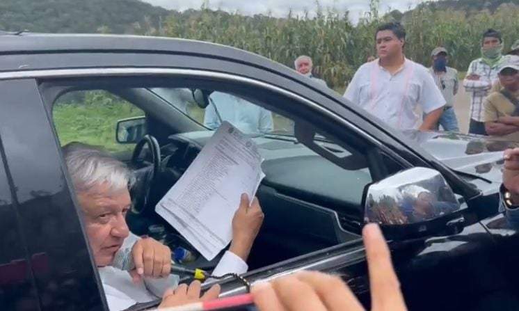 López Obrador en la montaña de Guerrero