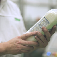 Con la botella plástica de leche que ibas a tirar, hacé este hermoso taper para llevar lo quieras a donde quieras