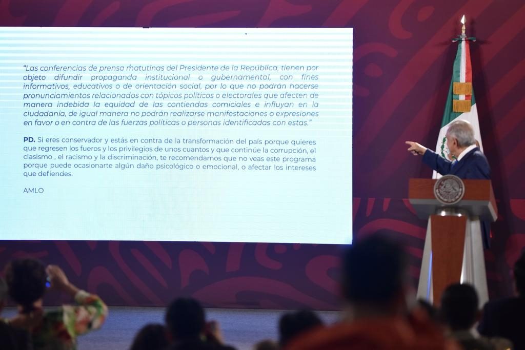 AMLO las dos cortinilla
