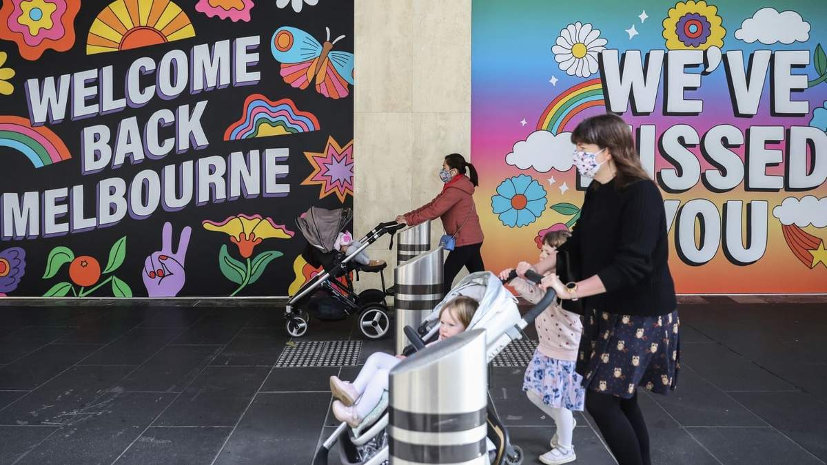 Mural de "Bienvenida de vuelta, Melbourne", al levantarse las duras restricciones sobre esta ciudad la semana pasada. Fuente: (Twitter)