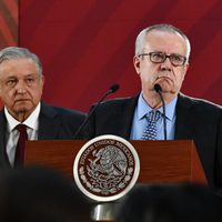 Popularidad, Urzúa valiente y crisis temprana