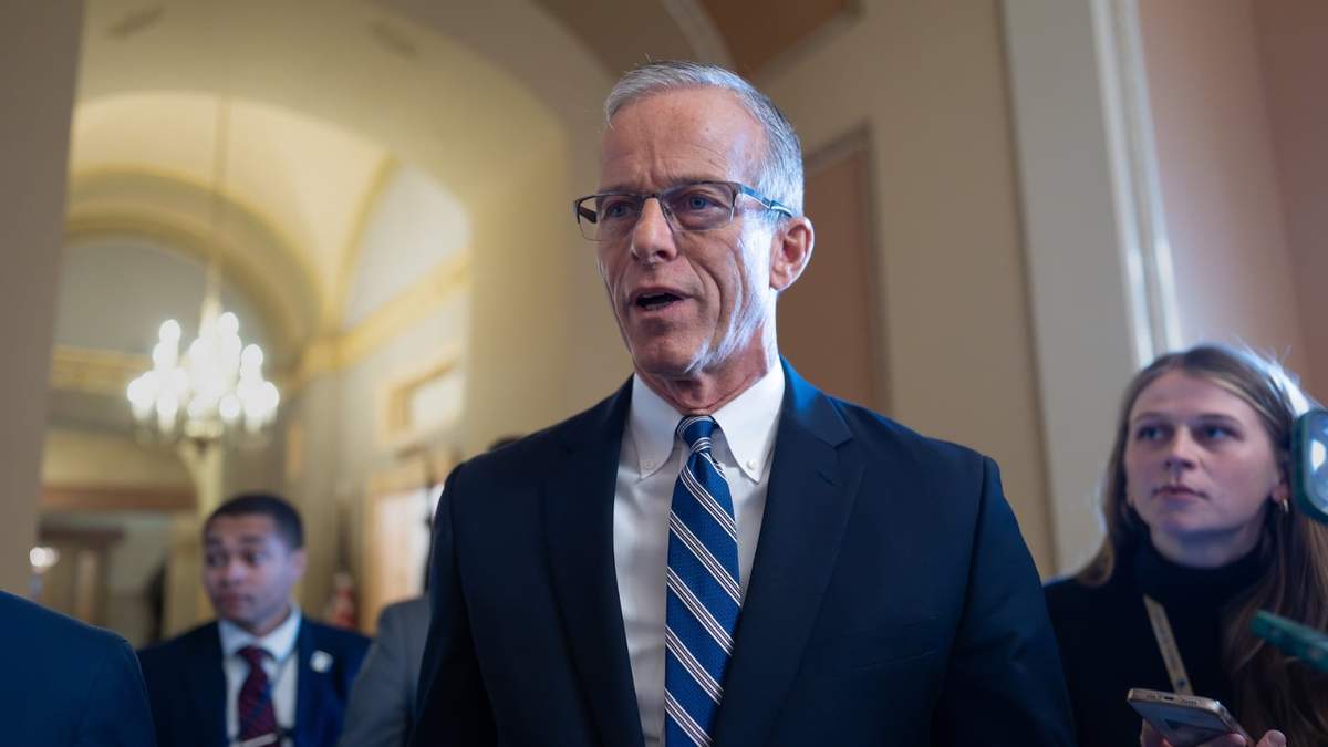 l líder de la mayoría en el Senado, el republicano John Thune