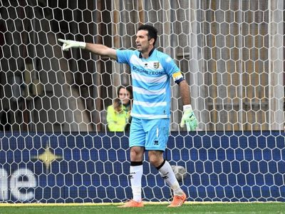 El arquero italiano Gianluigi Buffon se retira del futbol a los 45 años