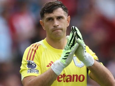 “Es el mejor arquero del mundo”: en el Aston Villa celebraron la continuidad del Dibu Martínez