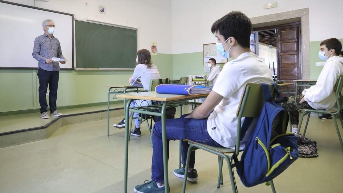 Clases presenciales en pandemia. Fuente: (Twitter)