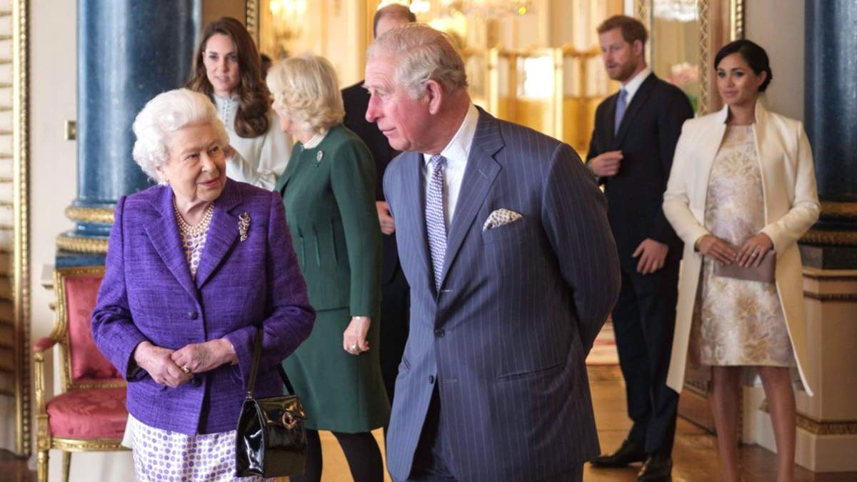La Reina Isabel y el Príncipe Carlos. Fuente: (Instagram)