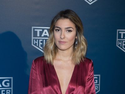 "Esenciales para el verano": Anna Ferrer deslumbró en la playa con este outfit estival
