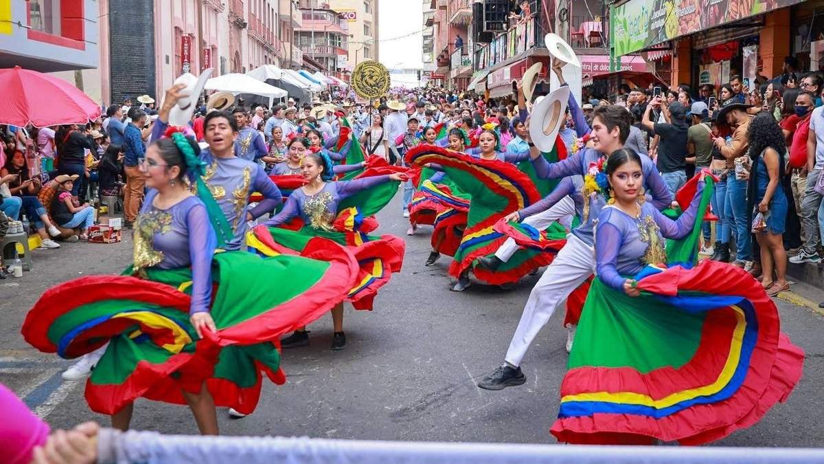 Con fuerte dispositivo de seguridad Evelyn Salgado encabezó el tradicional paseo del Pendón