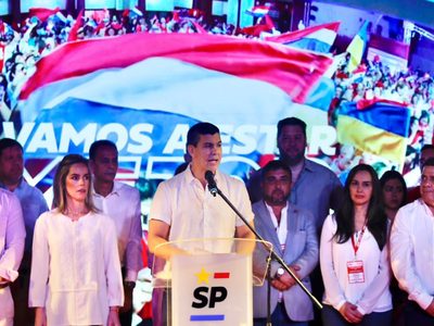 El oficialista Santiago Peña gana la presidencia de Paraguay