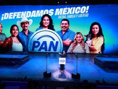 Lorenzo Córdova y Enrique Krauze dedican mensaje de apoyo al PAN en su relanzamiento