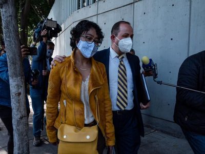 La investigadora María Mónica Ramírez comparece ante la FEMDO por caso Conacyt