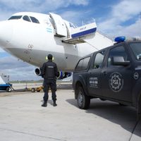 Escándalo en Ezeiza: arrestaron a una pareja que se negaba a cumplir con la cuarentena
