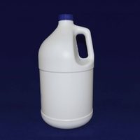 No tires los envases de lavandina y creá este cesto hermoso para las toallas de mano