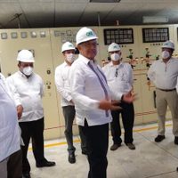 AMLO recorre central hidroeléctrica de Chicoasén