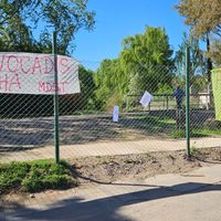 Los autoconvocados de Desarrollo Social llevaron su reclamo a la casa de Omar Gutiérrez