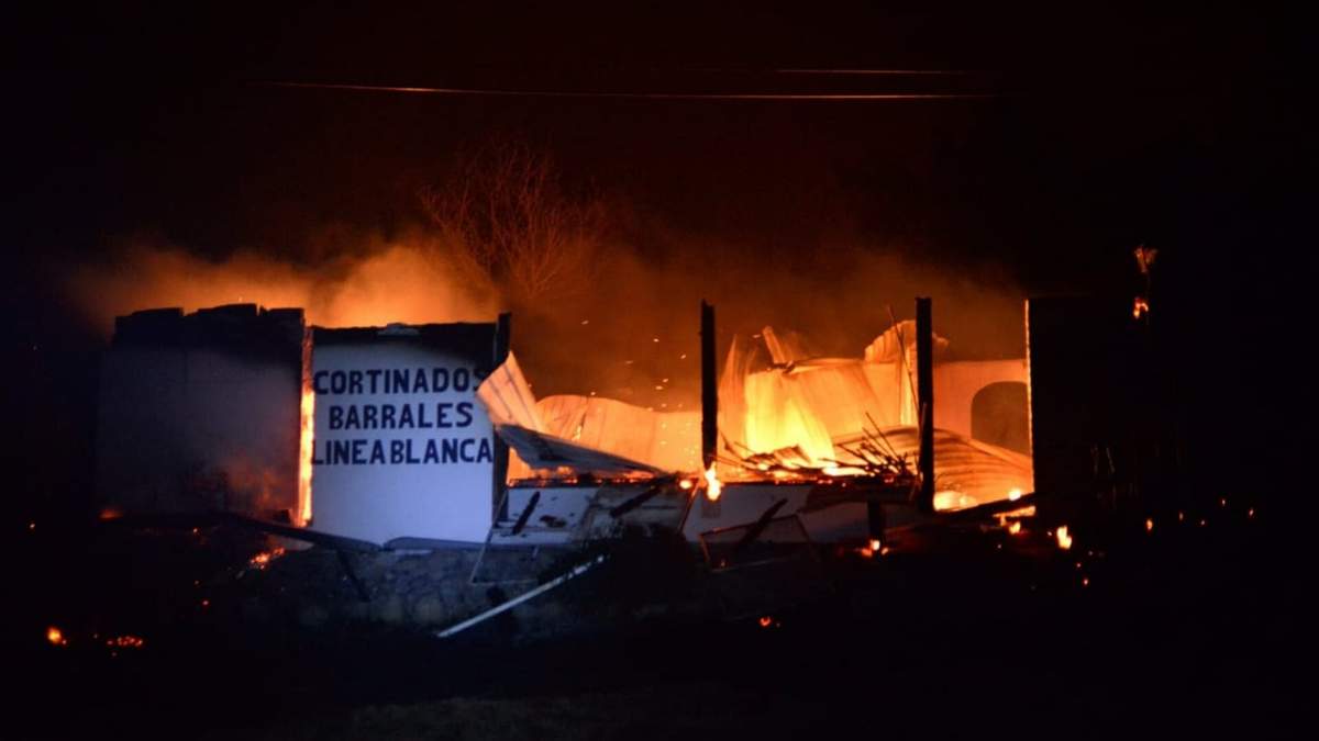 El Bolsón, El Hoyo y Lago Puelo en llamas. Fuente: (Twitter)