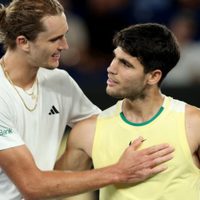 Alcaraz eliminado, Zverev y Medvedev jugarán plaza en la final del Abierto de Australia