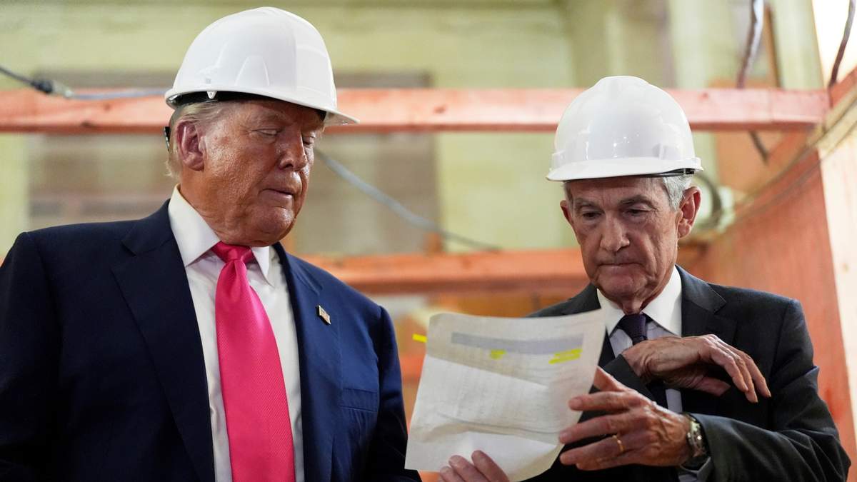 Donald Trump y Jerome Powell, en una imagen de julio de 2024