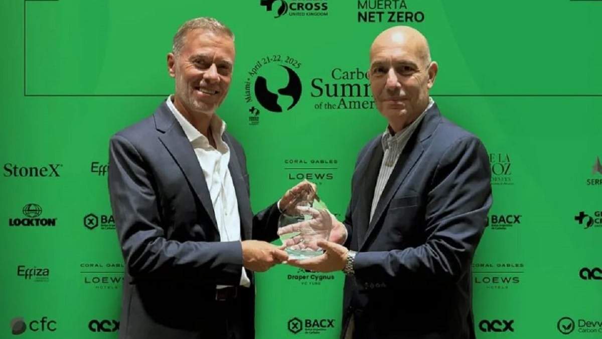 El ministro de Planificación, Rubén Etcheverry recibió la distinción en nombre del gobierno de Neuquén. Fuente: (Gobierno de Neuquén)