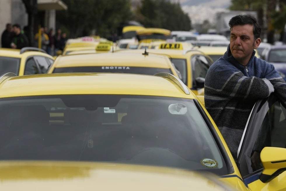 Taxistas durante un paro nacional de 48 horas en Atenas, Grecia, el 27 de febrero de 2024
