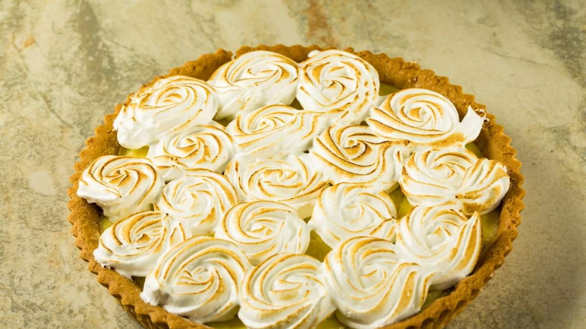 Lemon pie con pistachos. Fuente: (X)