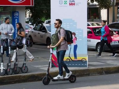 CDMX: Conductores de bicicletas eléctricas, scooters y bicimotos deberán portar licencia de conducir