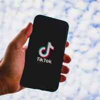Investigan un caso de suplantación de identidad de un influencer mendocino
