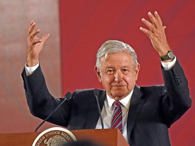 Meyer: AMLO convence por su biografía