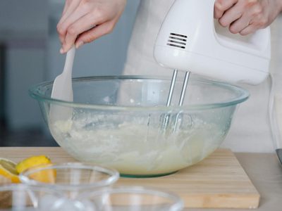 Prepará galletitas de limón sin manteca ni azúcar y sorprendete con lo ricas que quedan