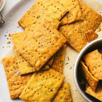 Crackers de garbanzos y hierbas: súper crocantes y en pocos pasos, una receta que vas a hacer una y otra vez