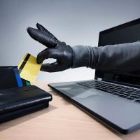 Promocionan una estafa virtual con la imagen de Luis Caputo y piden cautela para los ciberusuarios