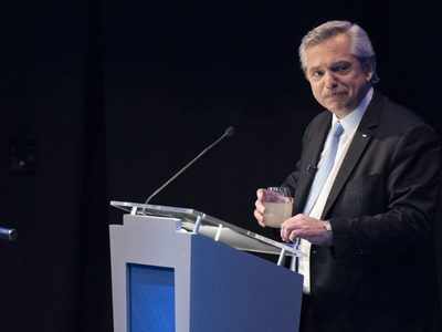 Fernández respaldó a la comunidad científica