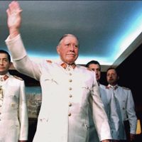 Argentina retira condecoraciones a Pinochet a días del 50 aniversario del golpe en Chile